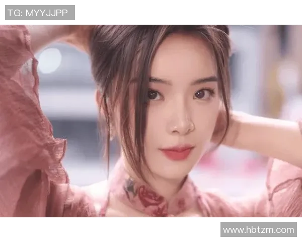 余霜化身足球明星展现魅力与风采引发粉丝热议与追捧 余霜化身足球明星展现魅力与风采引发粉丝热议与追捧