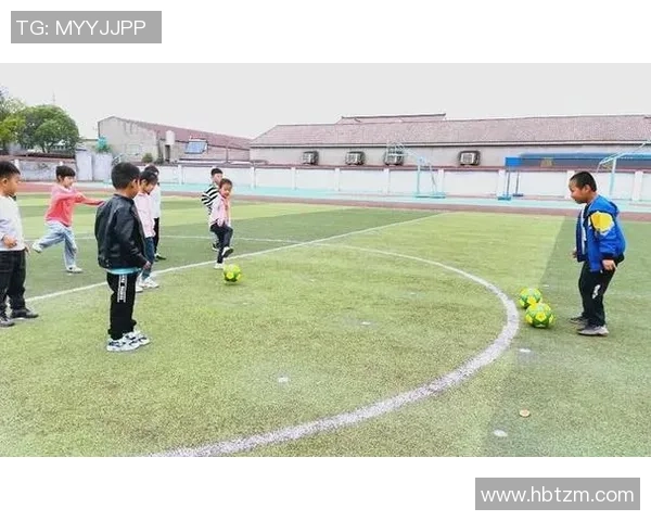 室外游戏足球的魅力与乐趣探讨让孩子们在阳光下尽情奔跑与成长